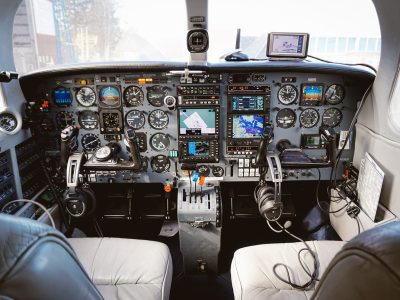cokcpit instrumentation in an airliner